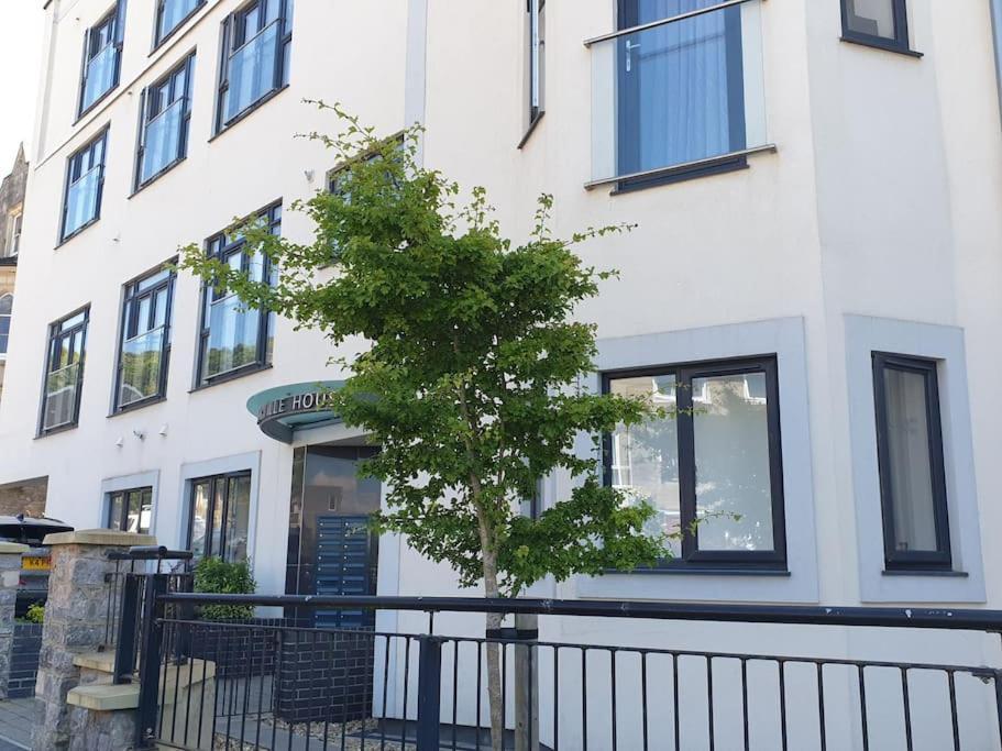 Modern Apartment With Stunning Sea View Weston-super-Mare Exterior photo